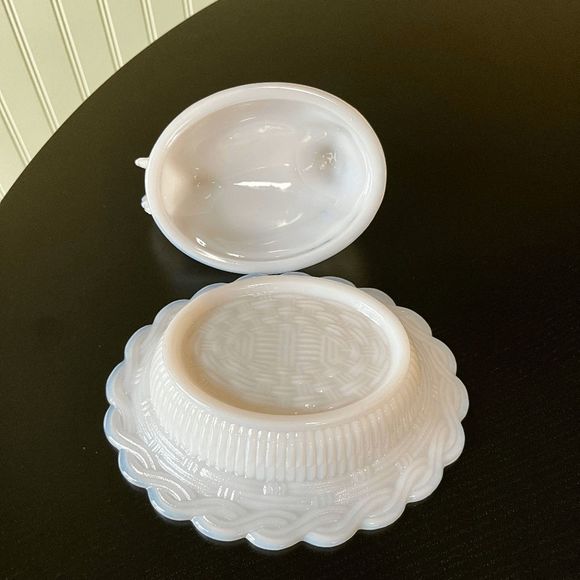 Mosser Glass Crown Tuscan Pink Covered Chicken / Hen Dish on a Wide Rim Base. - Picture 5 of 5